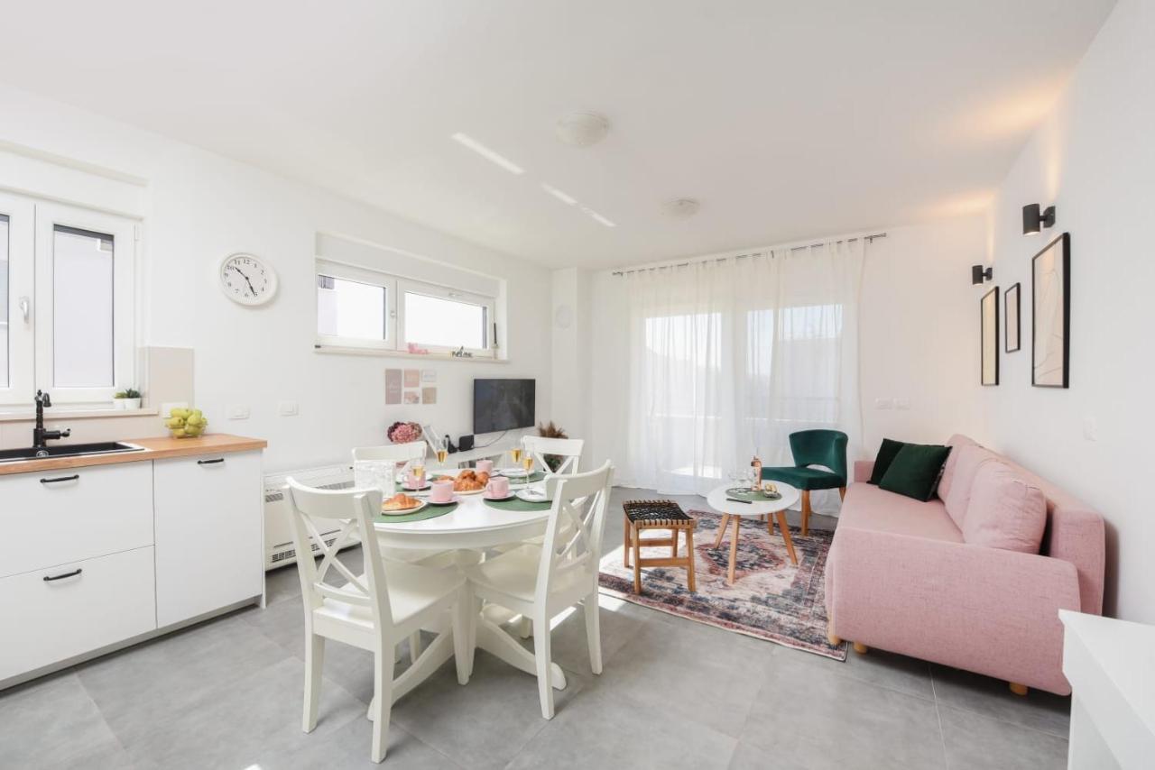 Novi Apartman Franka Apartment ซาดาร์ ภายนอก รูปภาพ