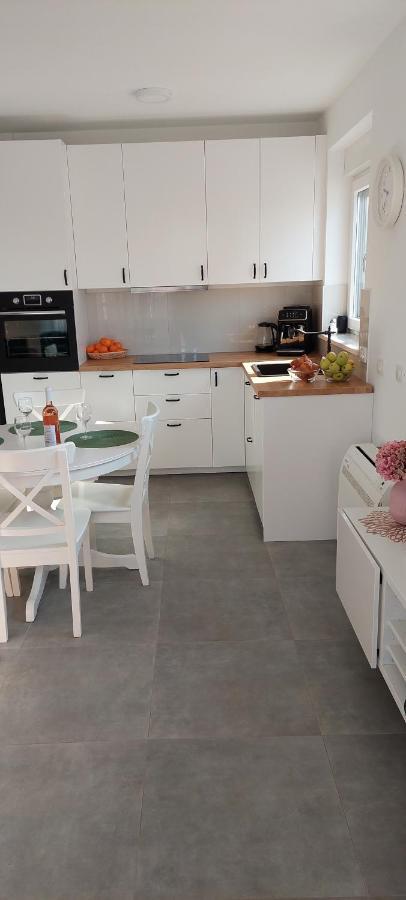 Novi Apartman Franka Apartment ซาดาร์ ภายนอก รูปภาพ