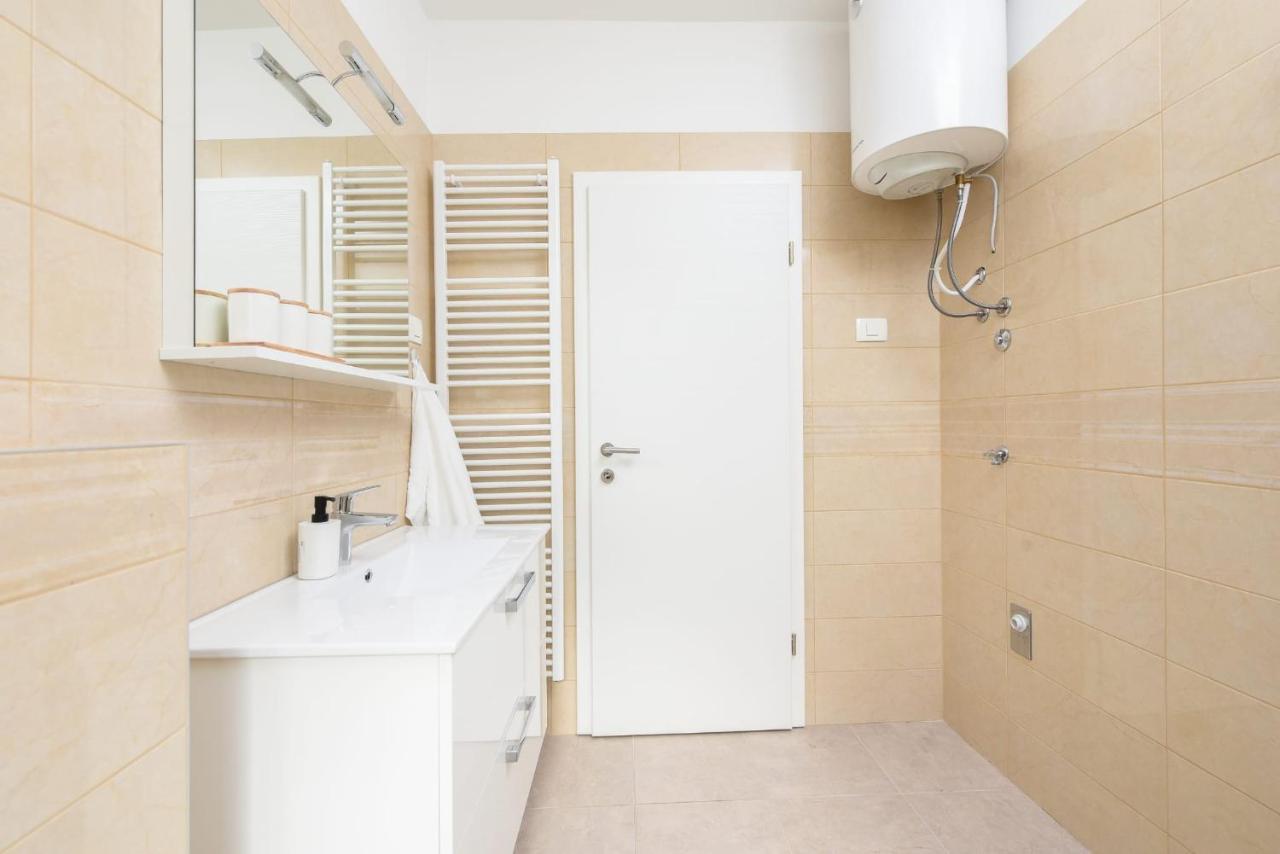 Novi Apartman Franka Apartment ซาดาร์ ภายนอก รูปภาพ